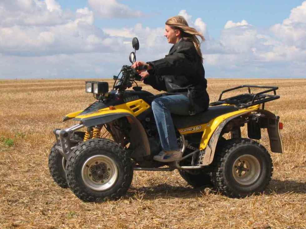 Marie auf dem Quad in Schleberoda